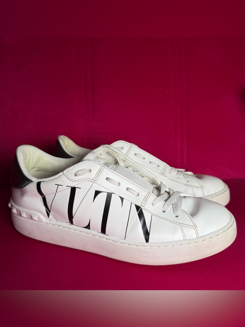 Valentino White Leather VLTN Logo Low-Top Sneakers with Black Heel